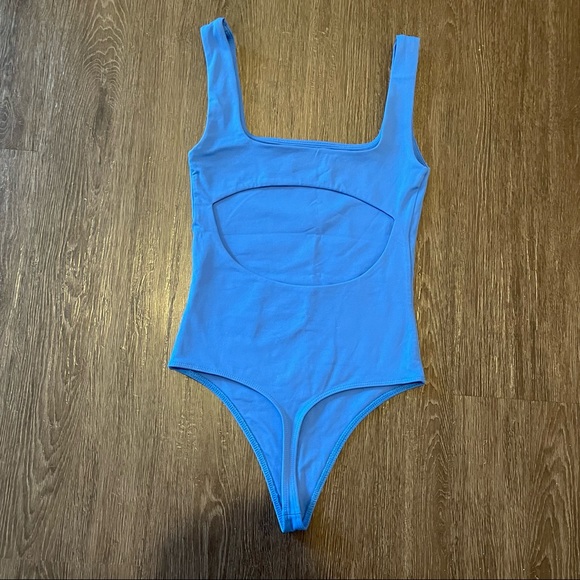 Babaton | CUT OUT Contour Bodysuit - Mazarine Blue - Picture 4 of 6